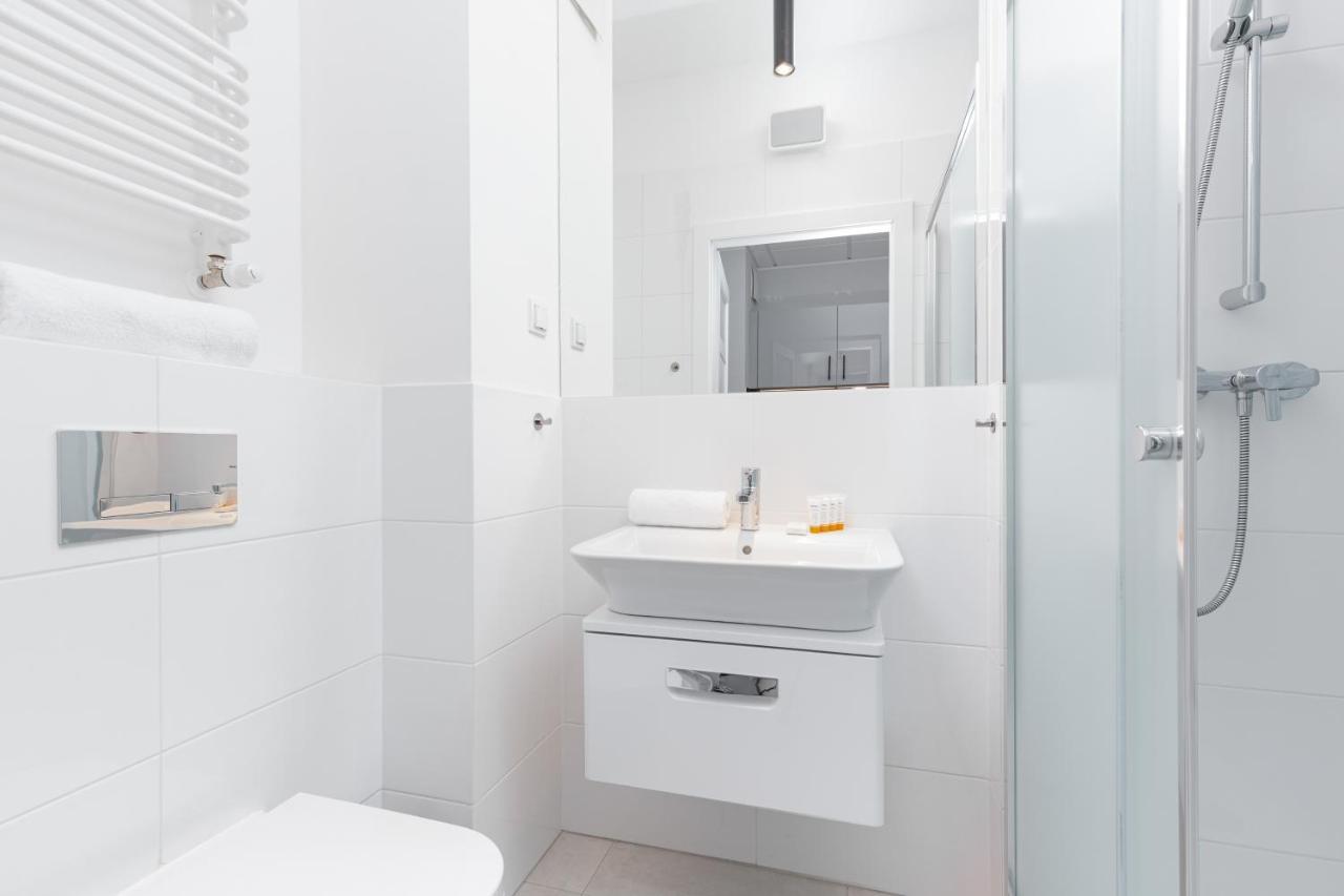 Business Center Apartments Warsaw Wola By Noclegi Renters ภายนอก รูปภาพ